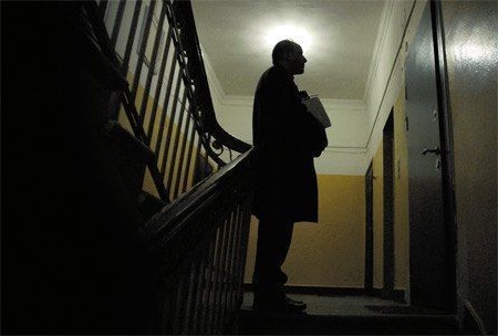 Как выселить человека из квартиры